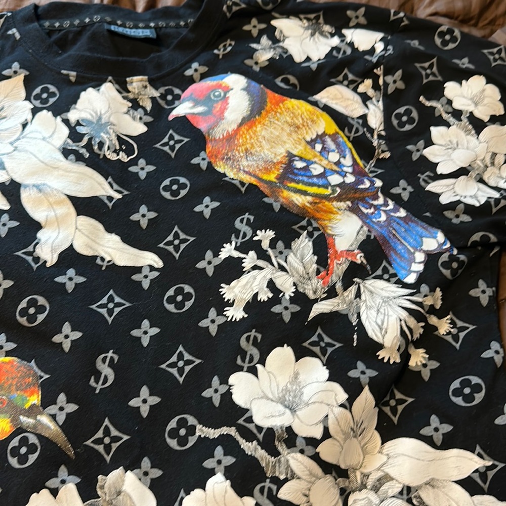 This is a Large Black Tee KRISP